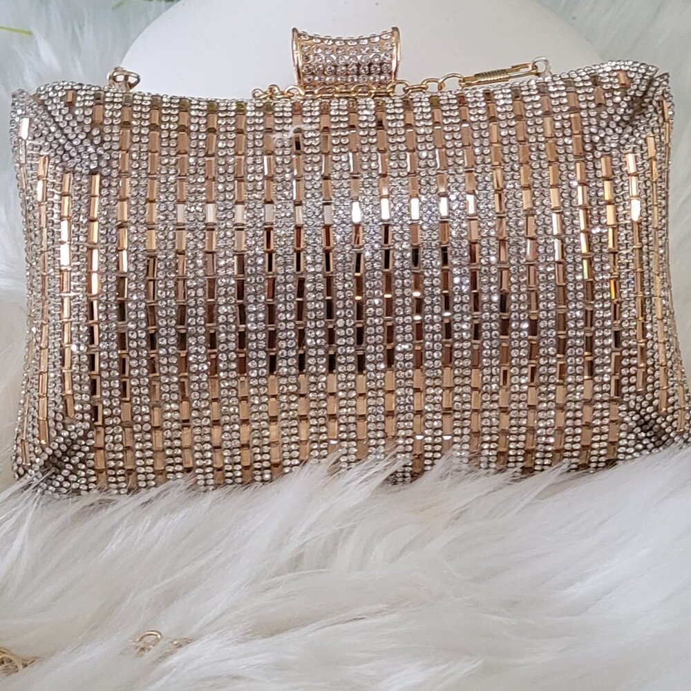 🌹 NWOT Stunning Gold and Crystal Crossbody / Clutch